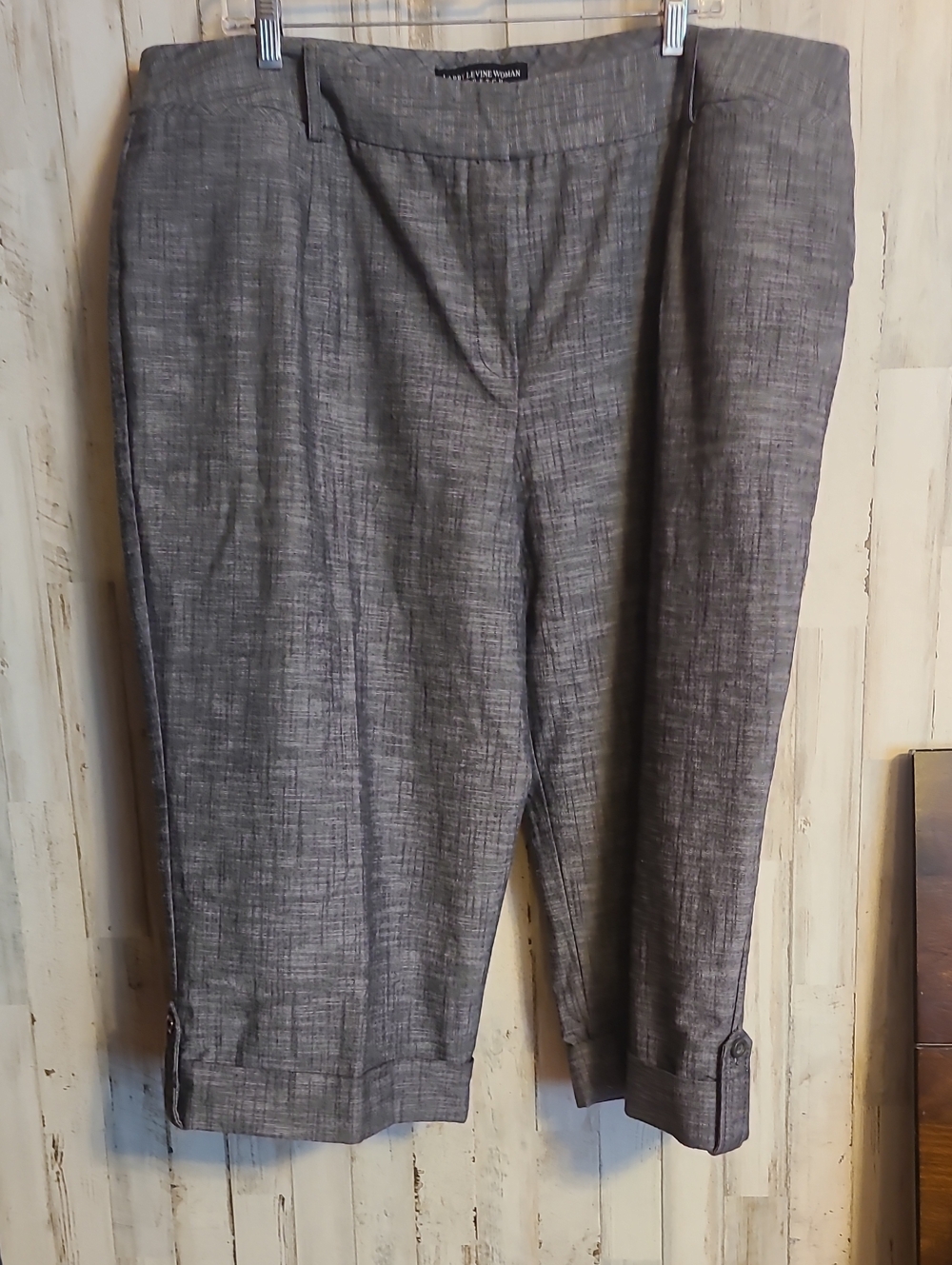 Larry Levine Gray Stretch Capri Pants